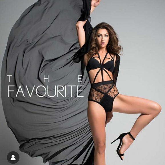 Goddess of the Night: Chloe Cape - Picture 1 of 5